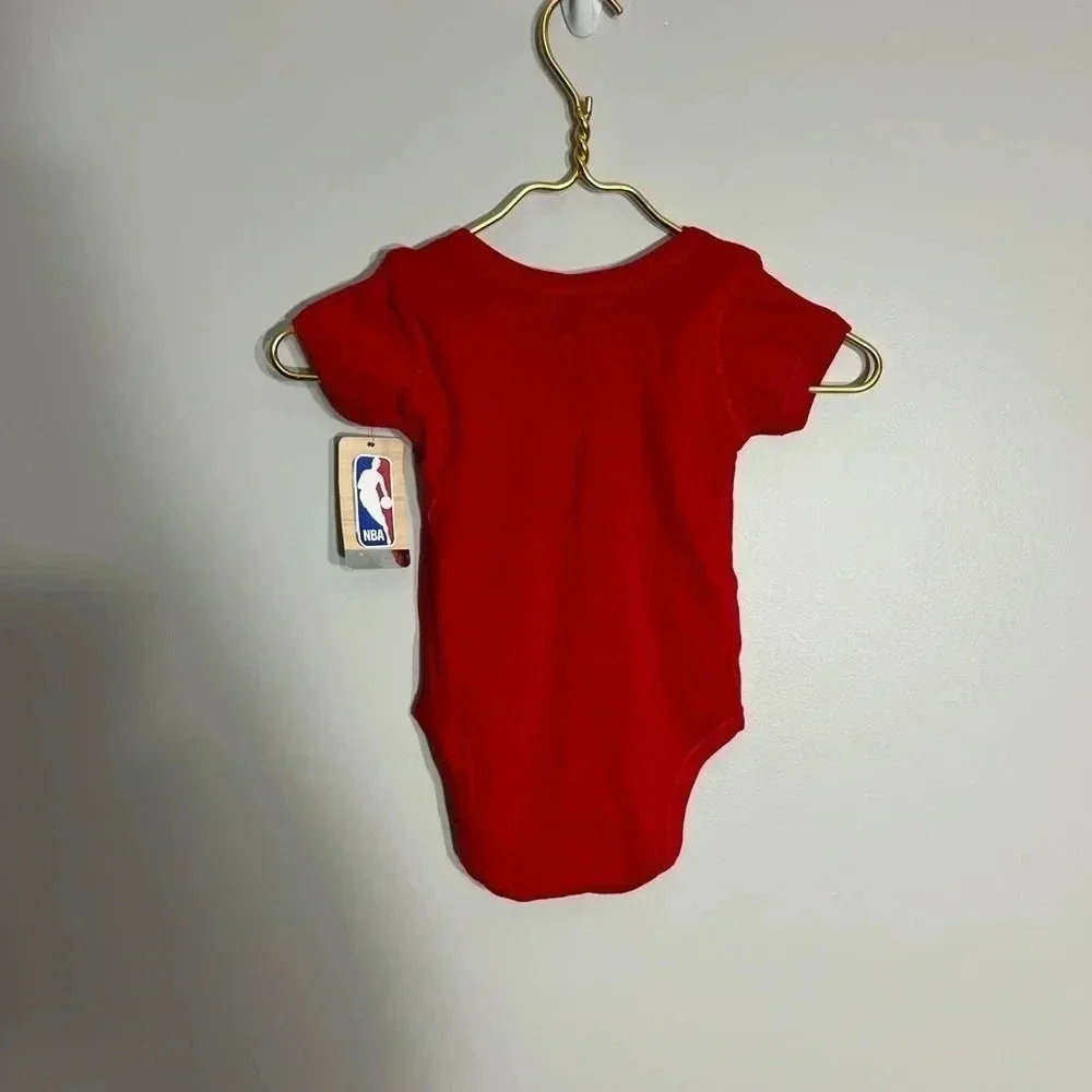 Kids NBA Chicago‎ Bulls onesie sizes 12 M